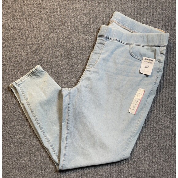Signature Levi Strauss Women 38x32 Totally Shaping Pull-On Skinny Jeans Blue NEW - Picture 1 of 9